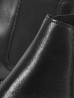 Chelsea boots