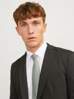 Tie